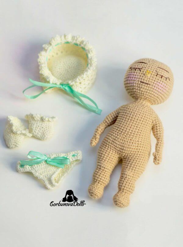 Amigurumi-crochet-doll-pattern-Newborn