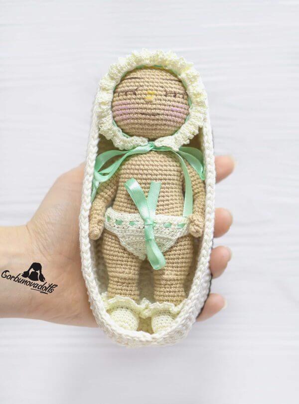 Amigurumi-crochet-doll-pattern-Newborn
