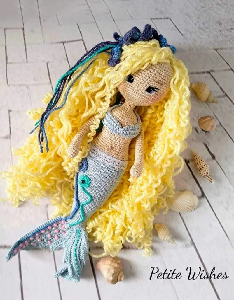 Crochet amigurumi doll pattern: Mermaid