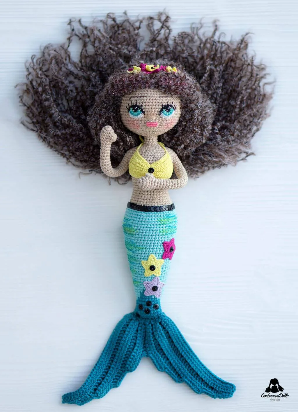 Mermaid crochet pattern - beautifully crafted seamless amigurumi mermaid doll in bikini top with detailed star decorations on her tail