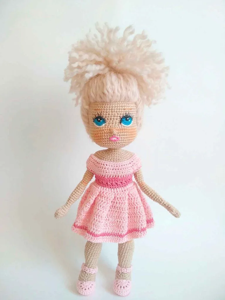 Amigurumi crochet doll pattern: Michelle the Doll