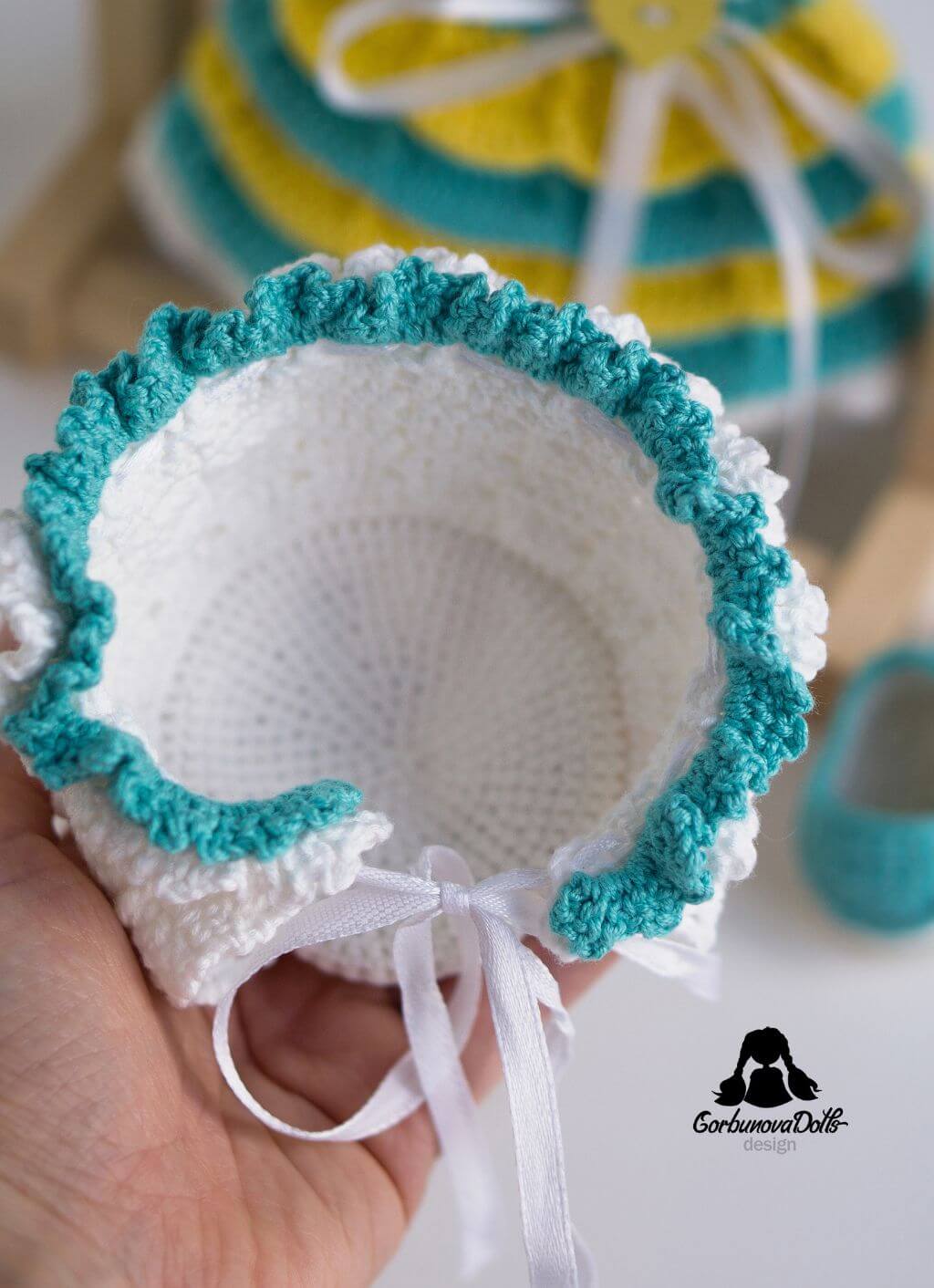 Crochet doll clothes pattern