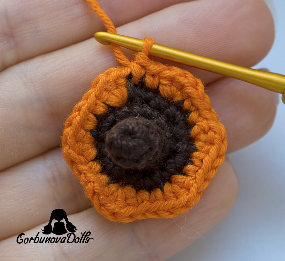 Crochet pumpkin pattern for Halloween