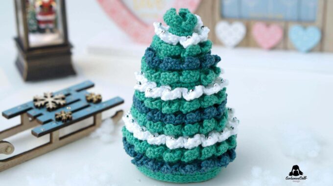 Christmas Tree - Free Amigurumi Crochet Pattern