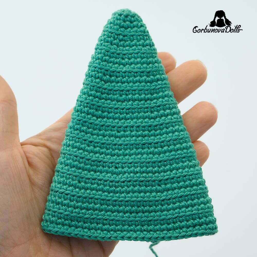 crochet Christmas tree pattern tutorial – finished tree body before invisible join