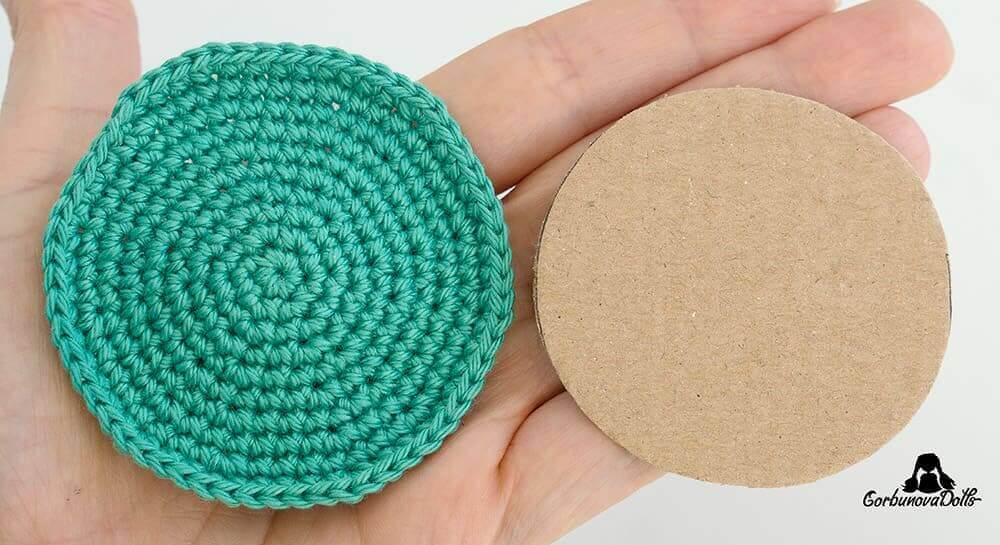 crochet Christmas tree pattern tutorial – cutting cardboard insert for the bottom