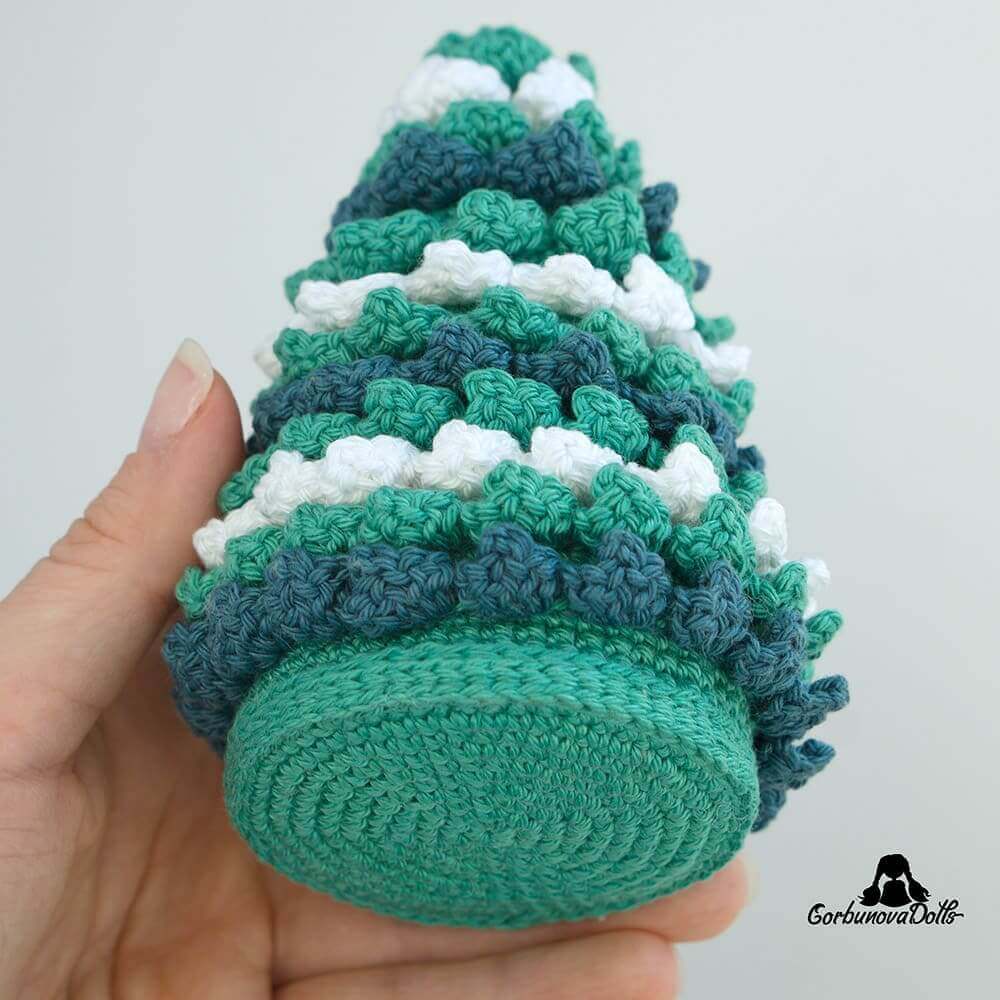crochet Christmas tree pattern tutorial – decorated crochet Christmas tree with beads