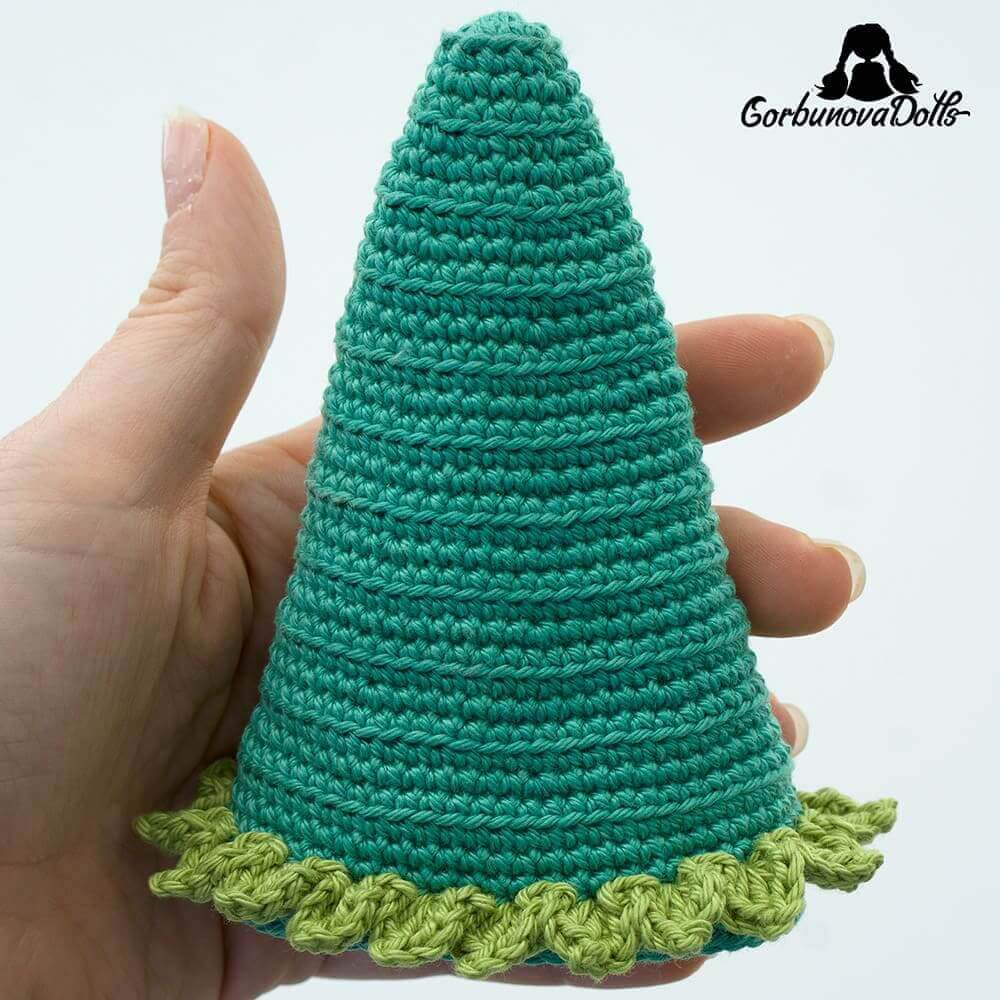 crochet Christmas tree pattern tutorial – finished first round of branches