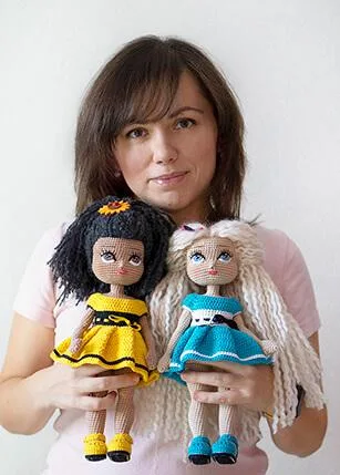 Yulia Gorbunova with crochet dolls