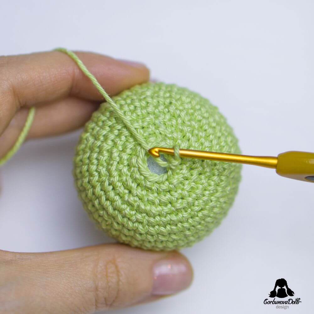 How to close a hole in Amigurumi