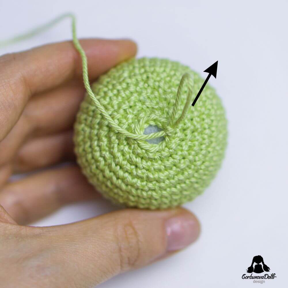 How to close a hole in Amigurumi