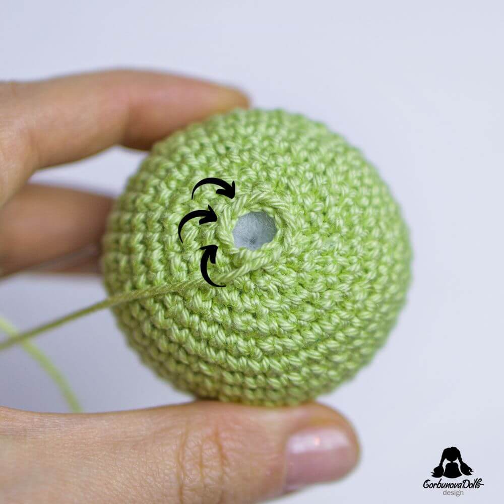 How to close a hole in Amigurumi