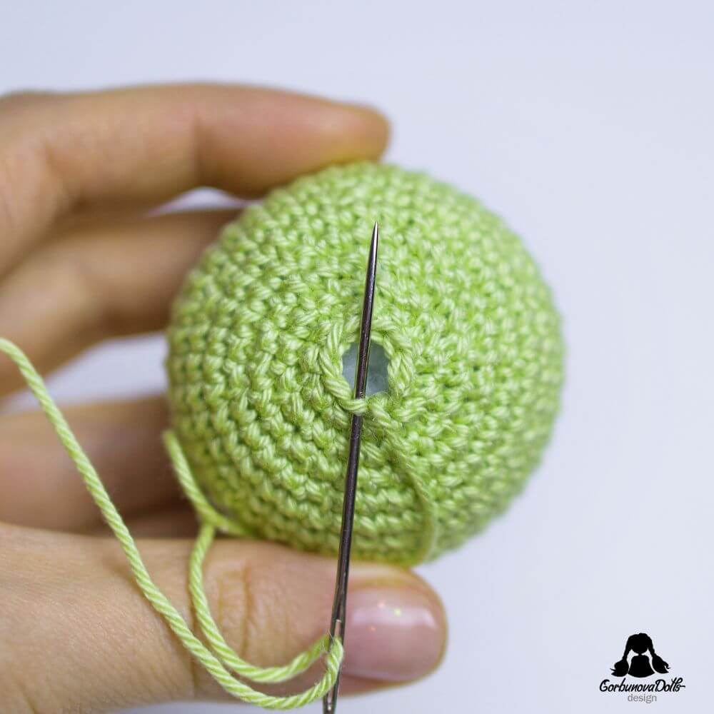 How to close a hole in Amigurumi