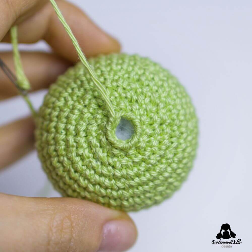 How to close a hole in Amigurumi
