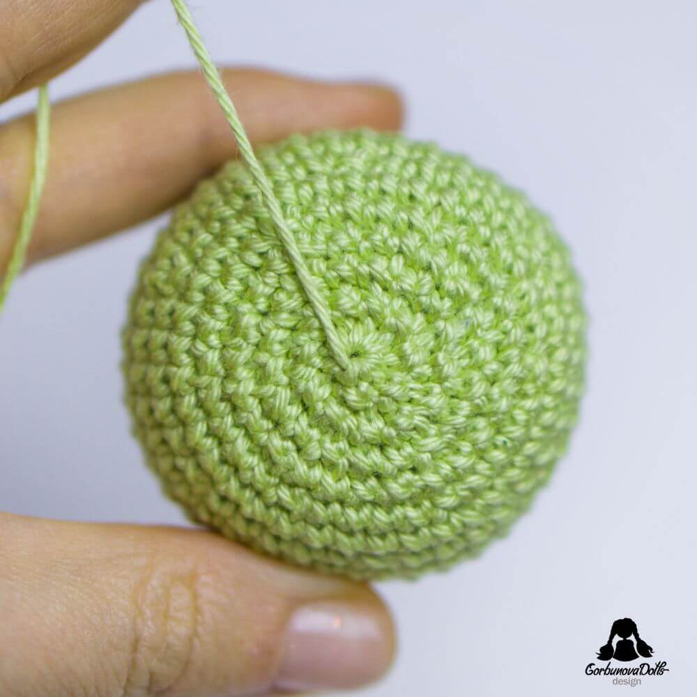 How to close a hole in Amigurumi
