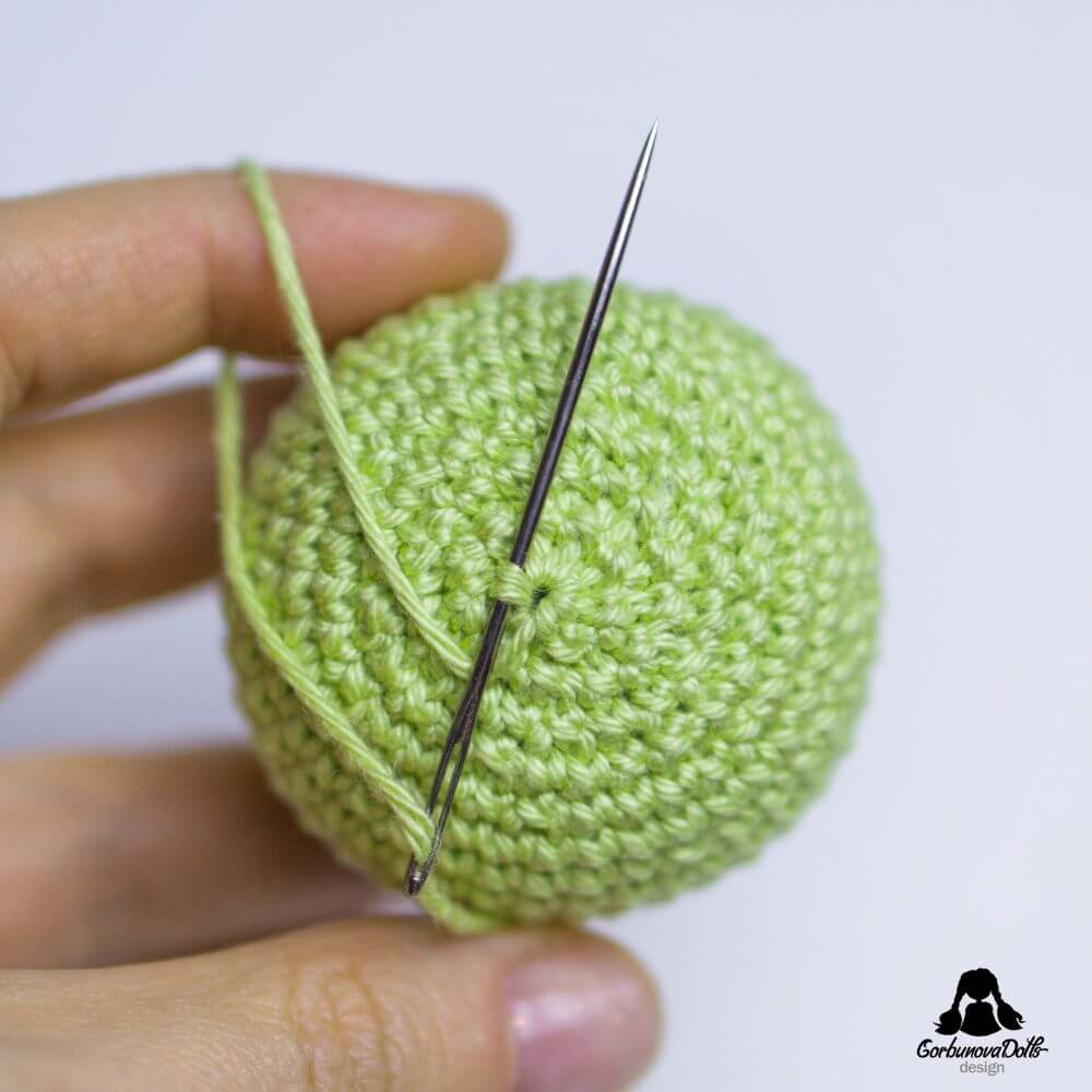 How to close a hole in Amigurumi