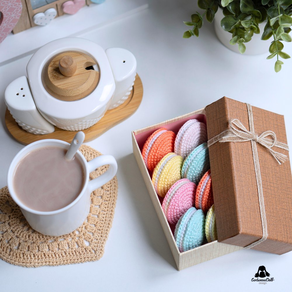 Free macaron crochet pattern