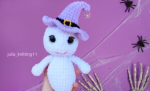 Quick and easy Halloween craft: make this plush ghost with a crochet ghost pattern free.