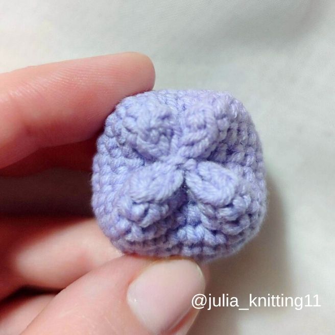 crochet keychain pattern free - finished sewn tulip showing the closed shape