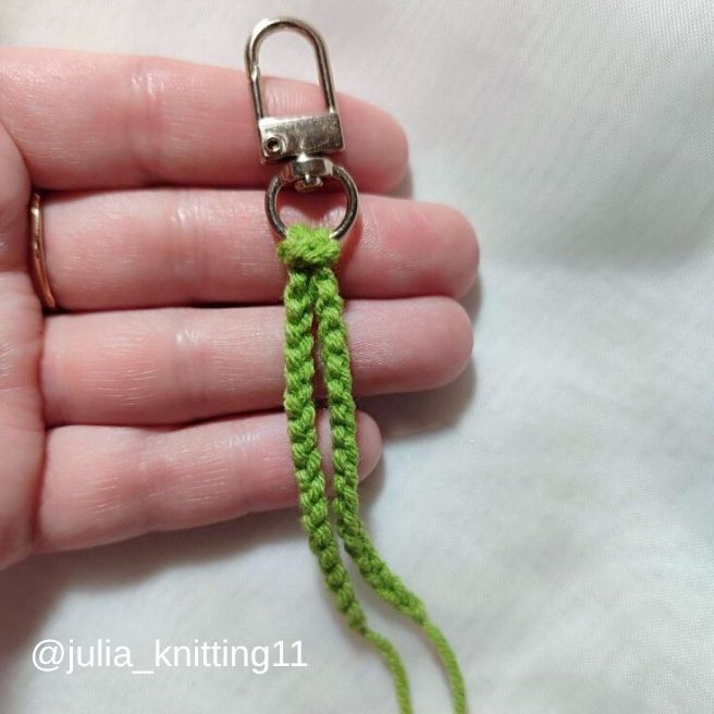 crochet keychain pattern free - tulip stem chain attached to keychain clasp