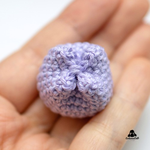 crochet tulip keychain tutorial – closed amigurumi tulip flower after sewing