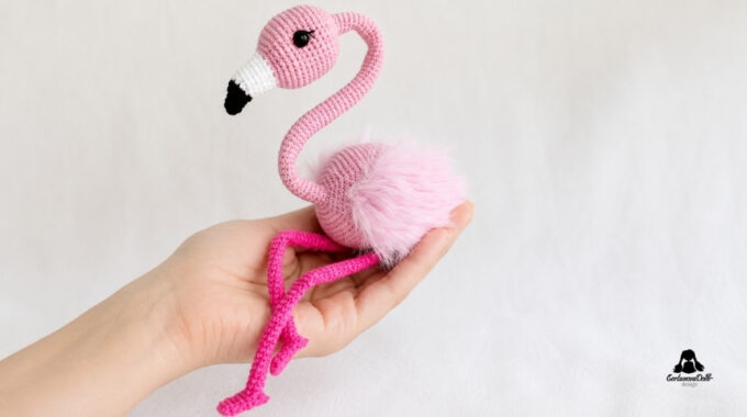 Crochet flamingo - free amigurumi pattern